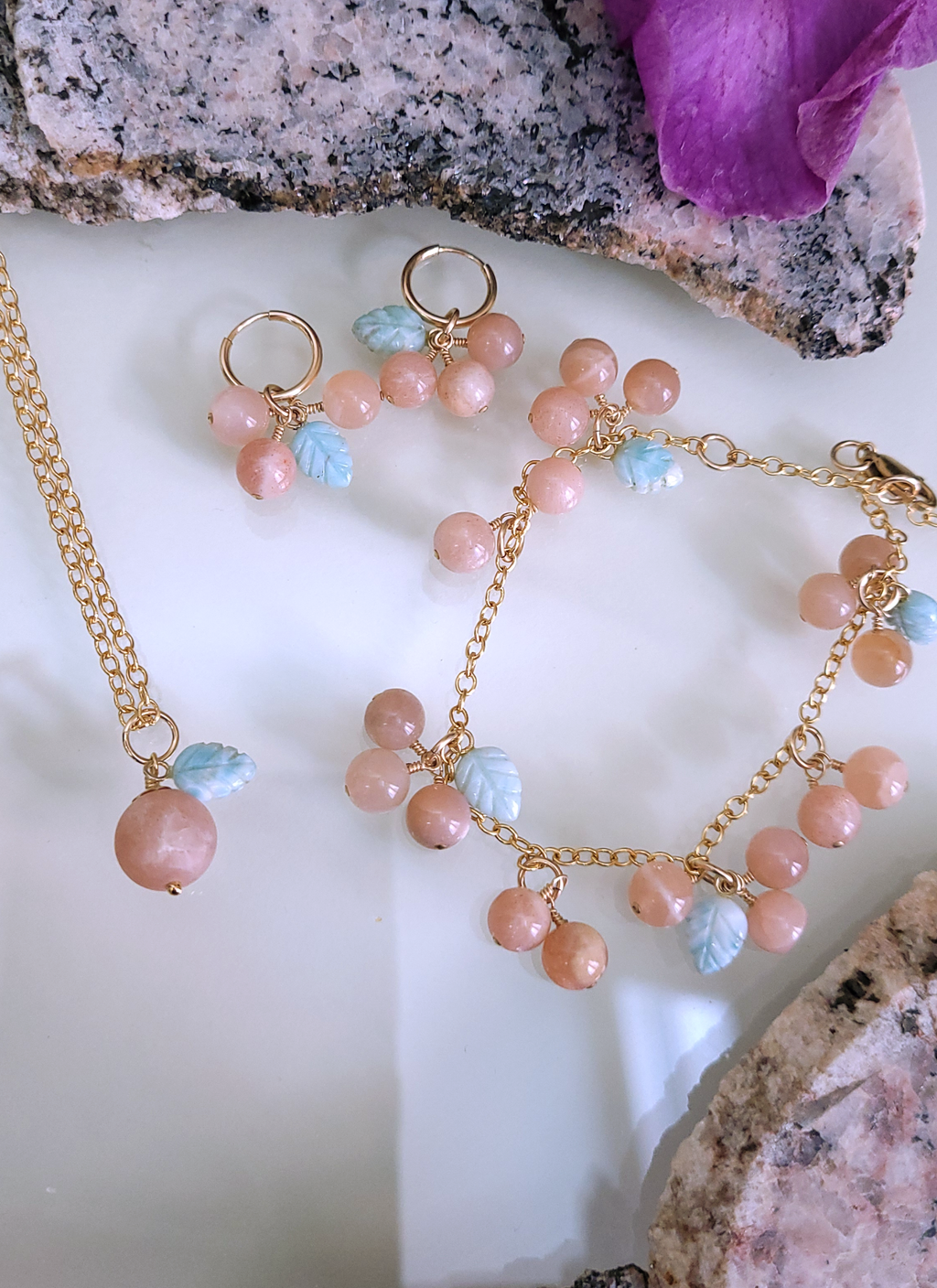 A set of sunstone and larimar bead jewellery